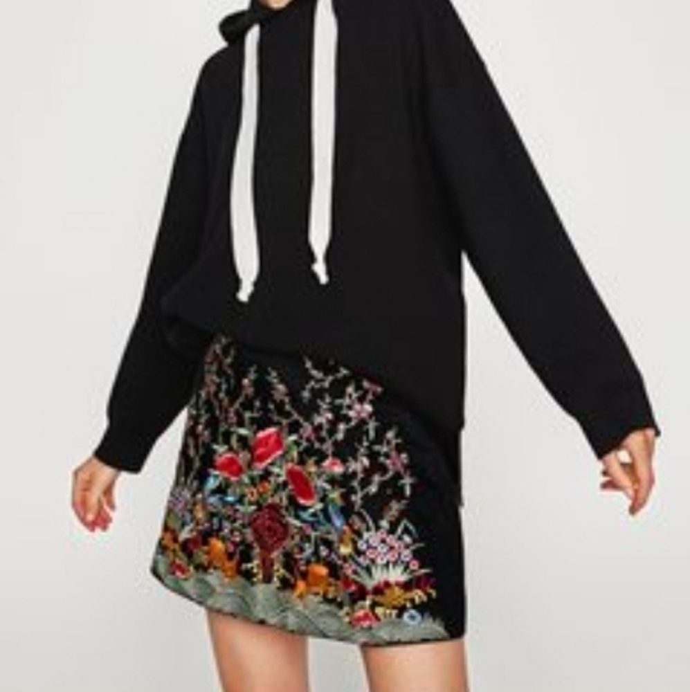 Zara Black Embroidered Floral Jaquard Micro Mini Skirt Cotton Size Small
